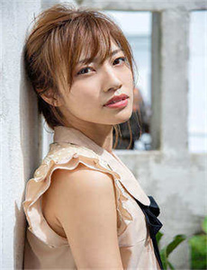 客厅里H亲女