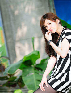 美女脱一净二静无内衣